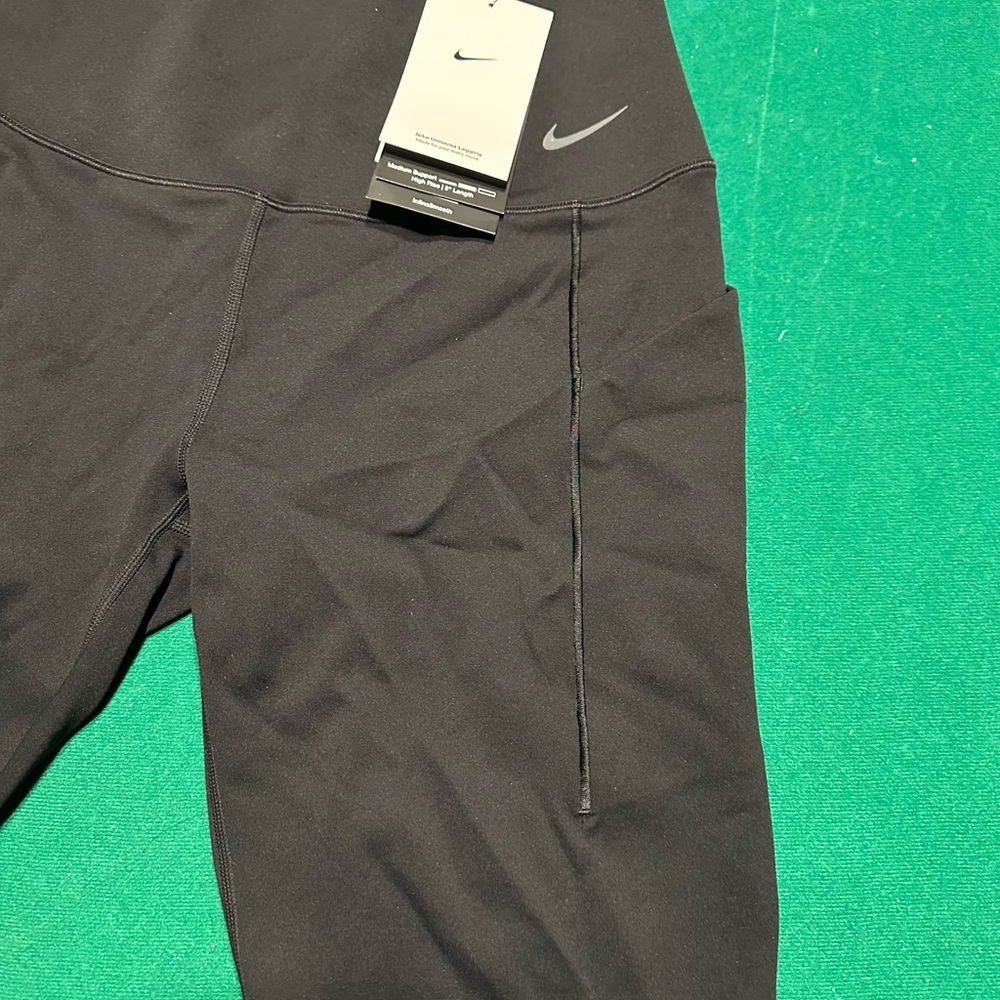 🔥 Unbeatable Deal on Nike Women’s Aerobics Short Leggings at Gargies Vault! 🔥